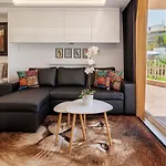 Modern & Elegant Loft Апартаменти