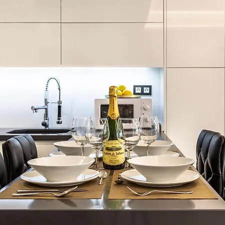 Modern & Elegant Loft דירה